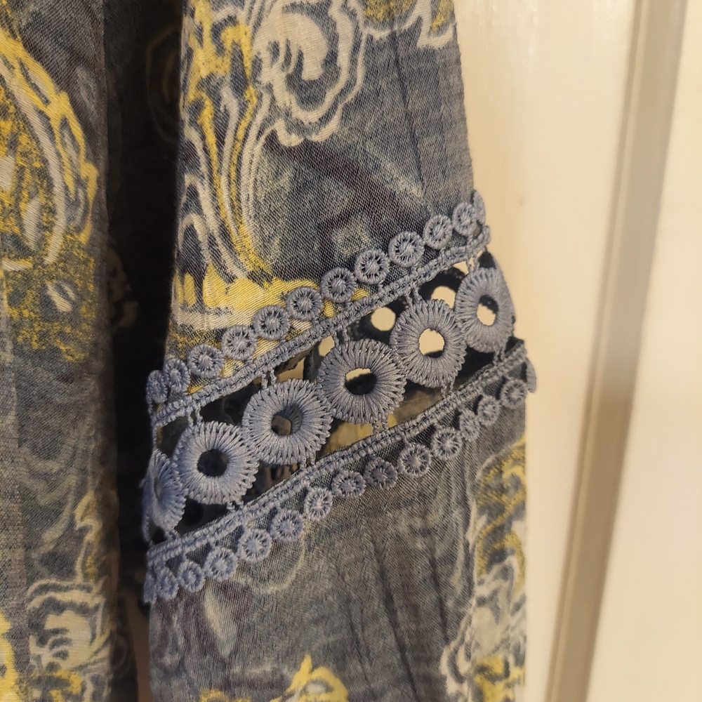 Zac & Rachel Blue and White Patterned Blouse - Picture 4 of 5